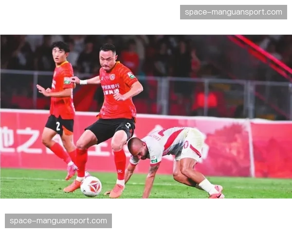 北京国安1-2不敌辽宁铁人，遭遇严重误判影响比赛结果